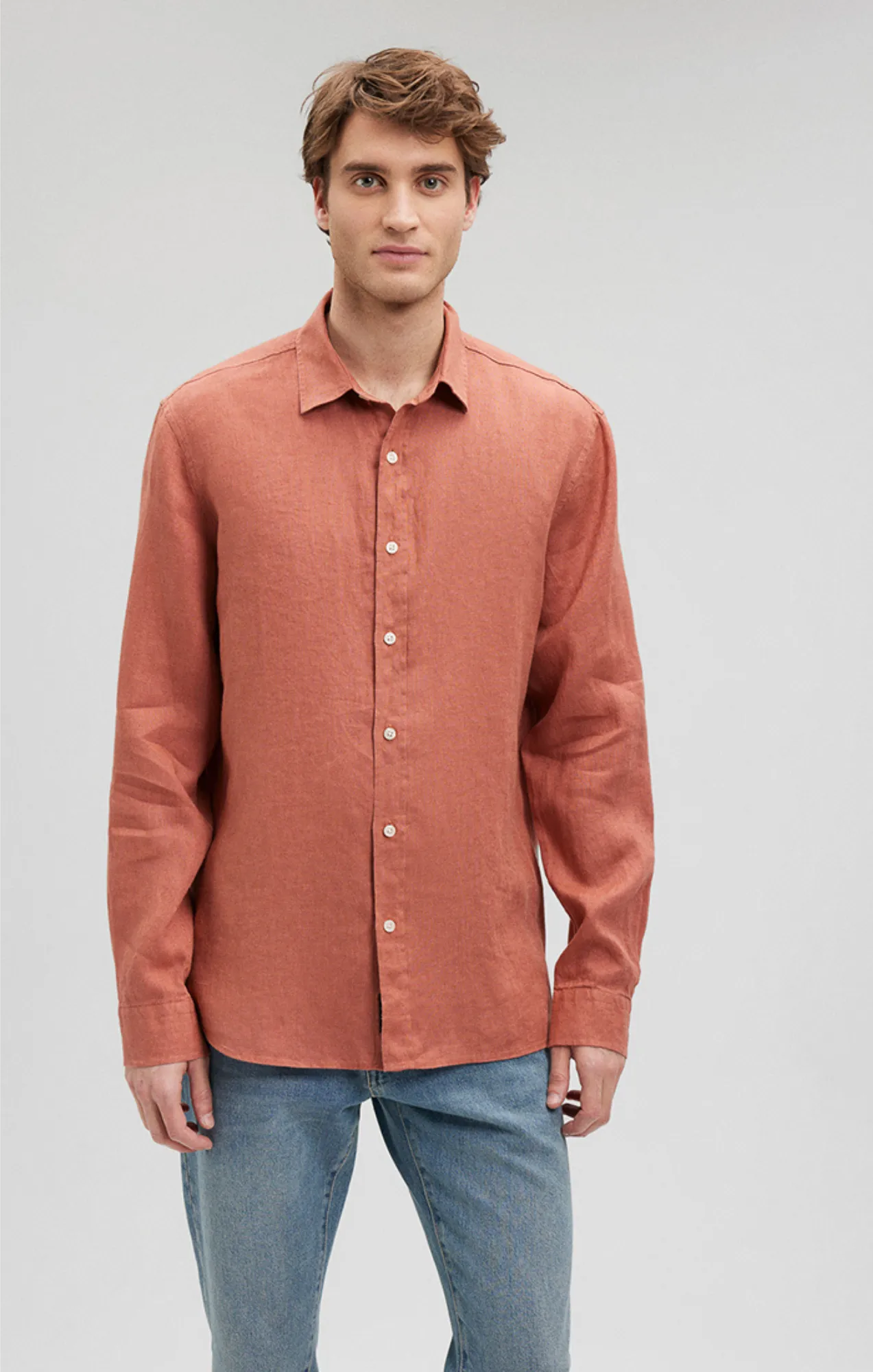 LINEN BUTTON-UP SHIRT IN CEDAR WOOD