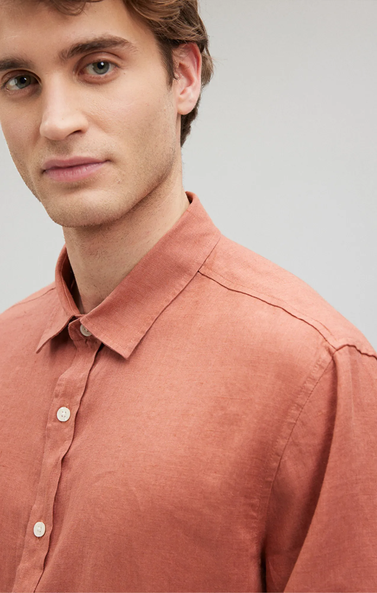 LINEN BUTTON-UP SHIRT IN CEDAR WOOD