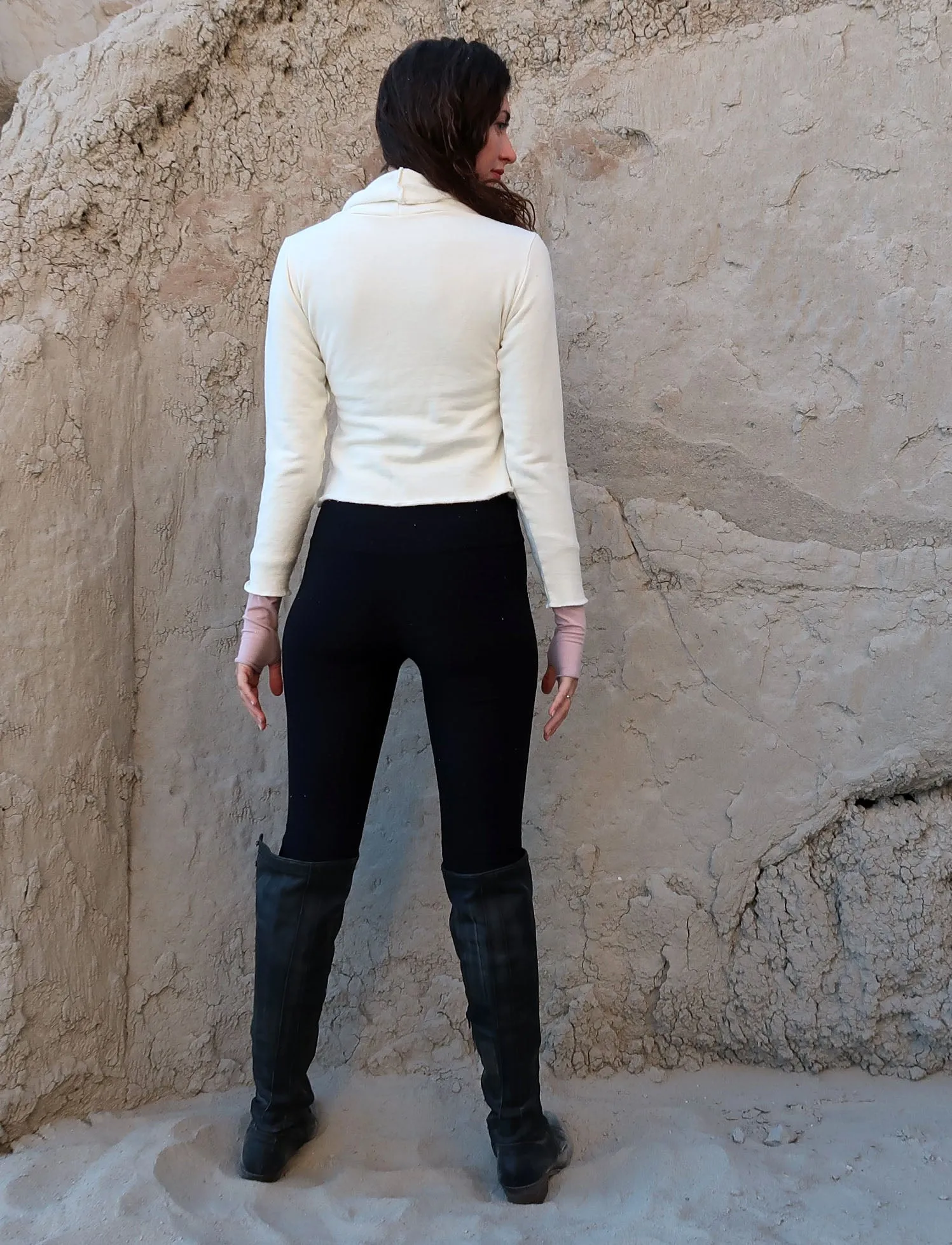 Many Moons Kangaroo Empire Simplicity Cropped Shirt